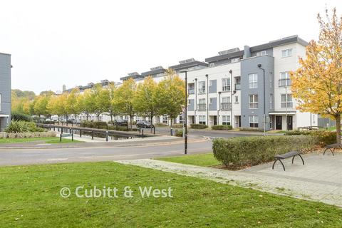 1 bedroom apartment for sale, Thornton Side, Redhill RH1