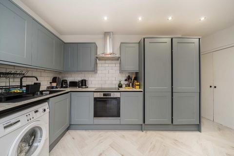 1 bedroom flat for sale, Gorringe Park Avenue, Mitcham CR4