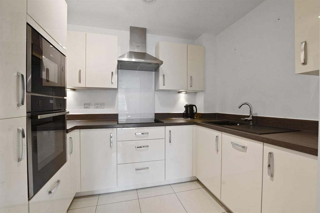 07-d140 GCMCS - 11 Chiltern Place - Kitchen -Origin