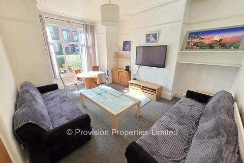 7 bedroom terraced house to rent, Brudenell Avenue, Hyde Park LS6