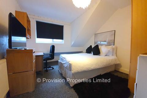 7 bedroom terraced house to rent, Brudenell Avenue, Hyde Park LS6