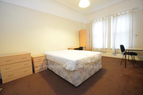 7 bedroom terraced house to rent, Brudenell Avenue, Hyde Park LS6