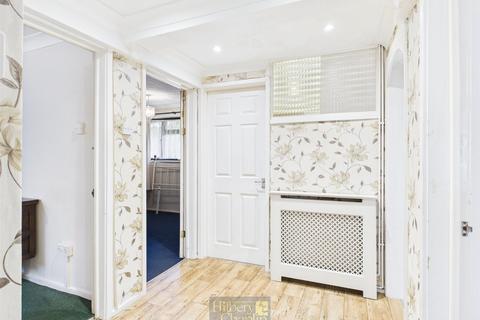 2 bedroom maisonette for sale, Hawthorn Avenue, Brentwood, Essex, CM13