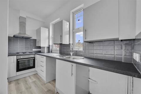 3 bedroom maisonette for sale, Oaklands Road, London