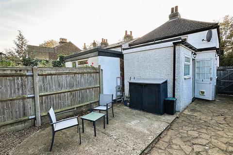 39 Oakley Road, Bromley, BR2 8HD