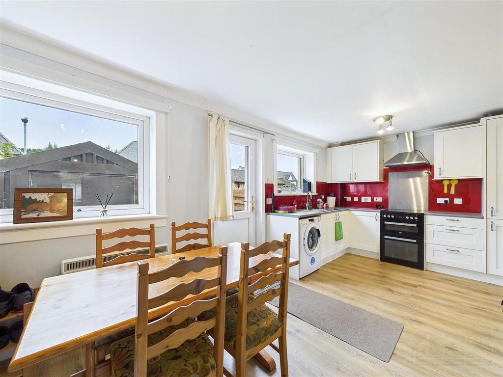 Kitchen & Dining Area