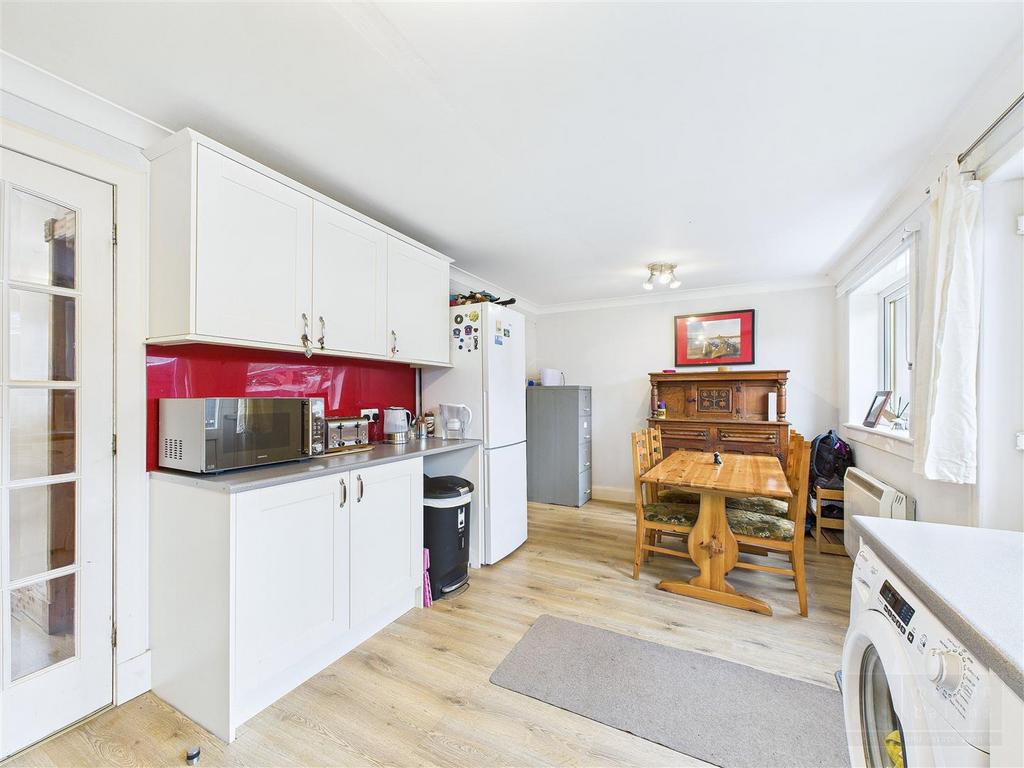 Kitchen & Dining Area