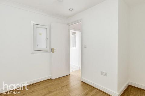 4 bedroom terraced house for sale, Poulett Road, East Ham