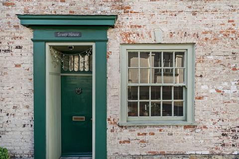 4 bedroom house for sale, Market Square, Axminster, Devon