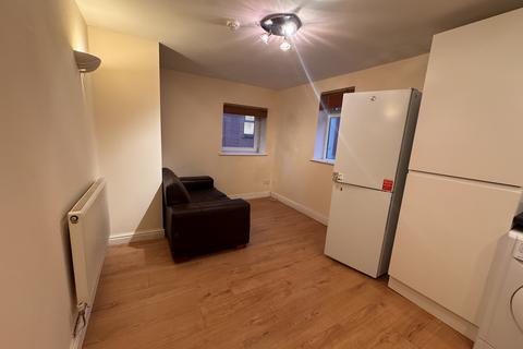 2 bedroom flat to rent, City Rd, Cardiff CF24