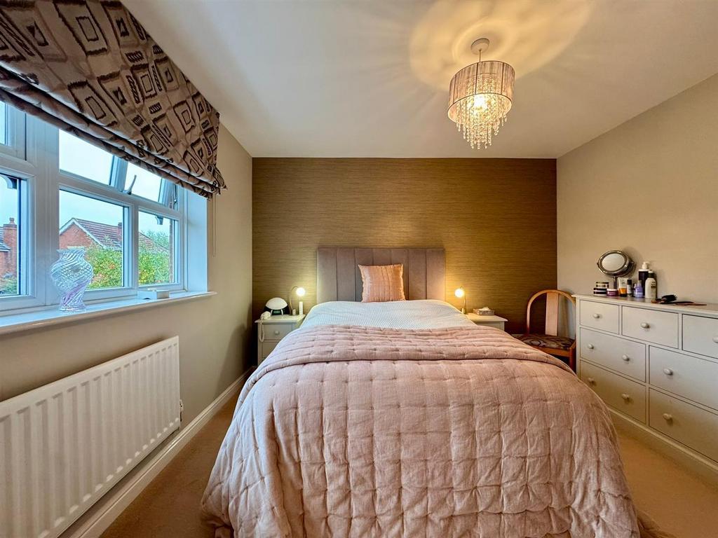 Master bedroom (2).jpg