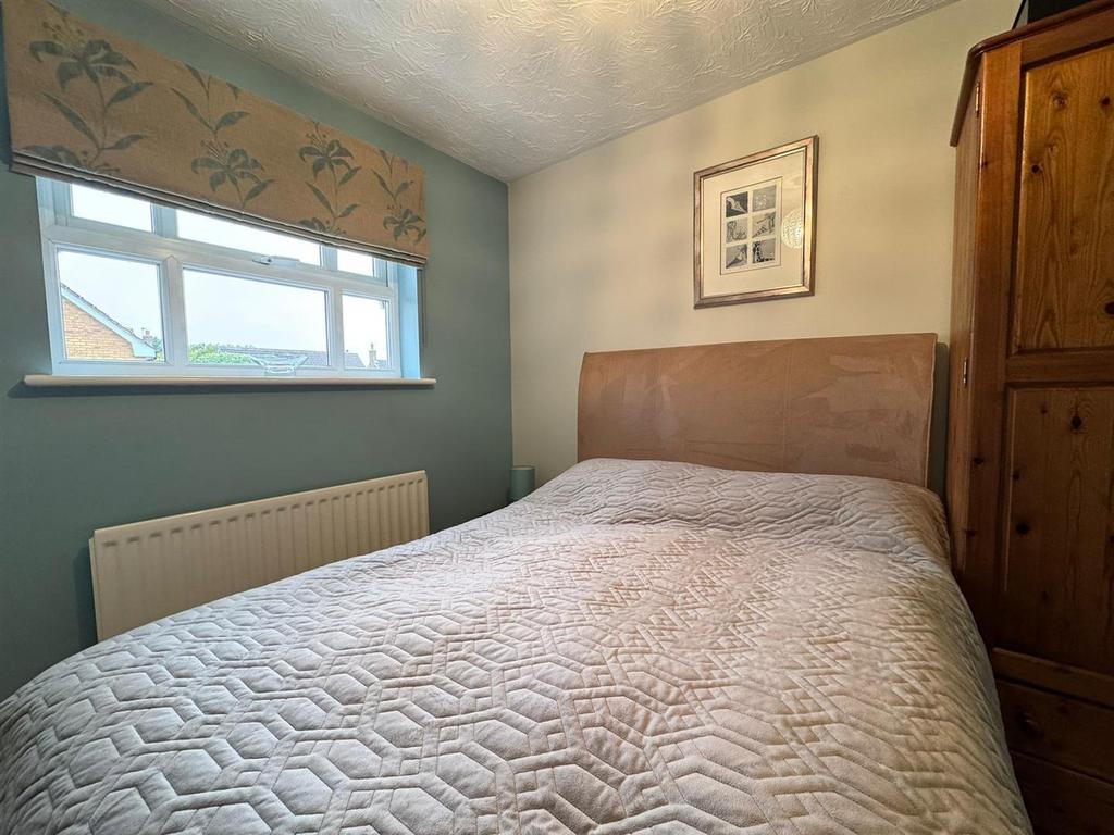 Bedroom 2 (2).jpg