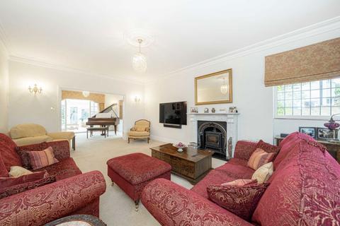 undefined, Broadlands Avenue, Shepperton TW17