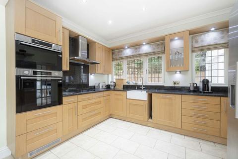 undefined, Broadlands Avenue, Shepperton TW17