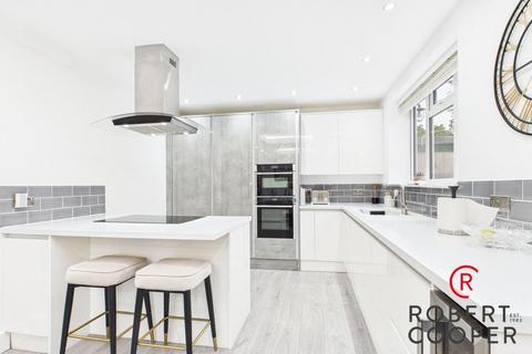 5 bedroom semi-detached house to rent, Edwards Avenue, Ruislip, HA4