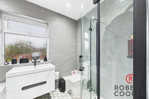 5 bedroom semi-detached house to rent, Edwards Avenue, Ruislip, HA4