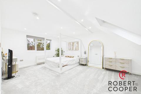 5 bedroom semi-detached house to rent, Edwards Avenue, Ruislip, HA4