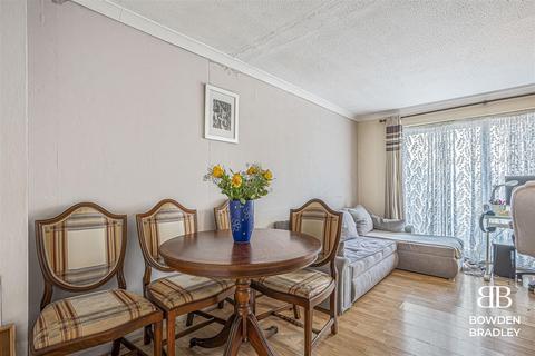 undefined, Limes Avenue, Chigwell
