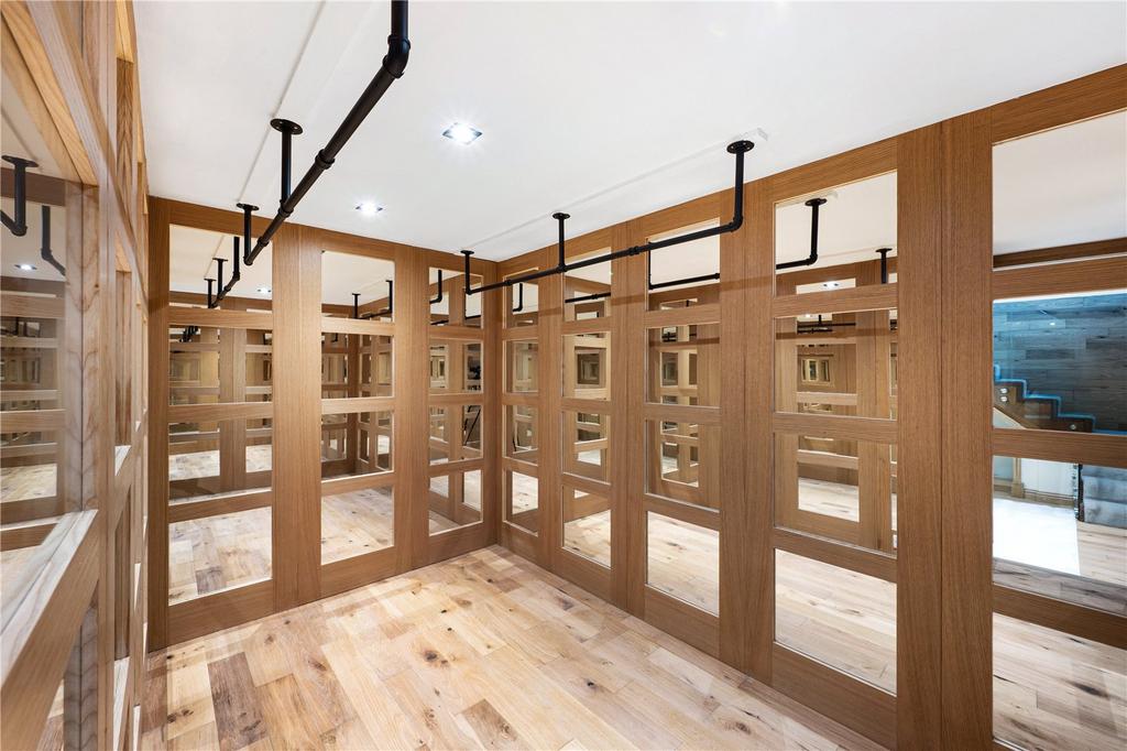 Walk In Wardrobe