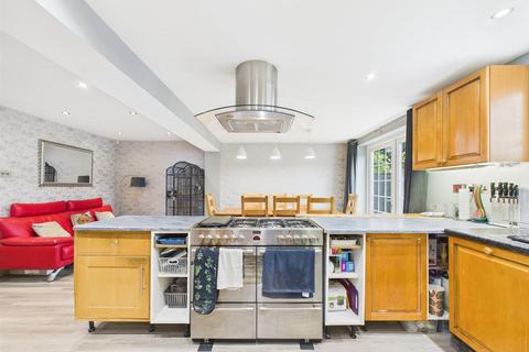 3 bedroom semi-detached house for sale, Austen Place, Aylesbury HP19
