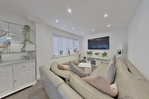 4 bedroom chalet for sale, Alvis Avenue, Herne Bay, CT6 8AR