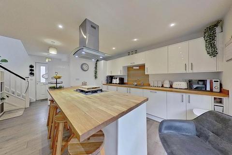 4 bedroom chalet for sale, Alvis Avenue, Herne Bay, CT6 8AR