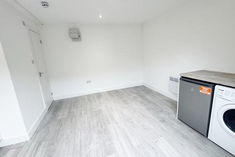 Studio to rent, Edmeston Close, Homerton, E9