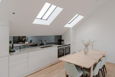 3 bedroom apartment for sale, Gosfield Street, London W1W