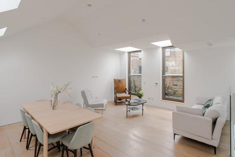 3 bedroom apartment for sale, Gosfield Street, London W1W