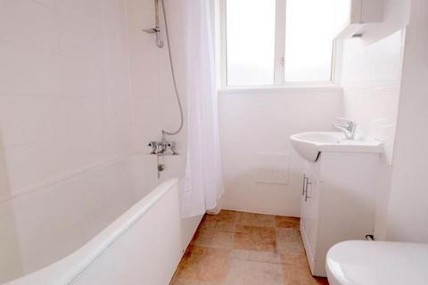 Studio to rent, Euston Road, London, NW1
