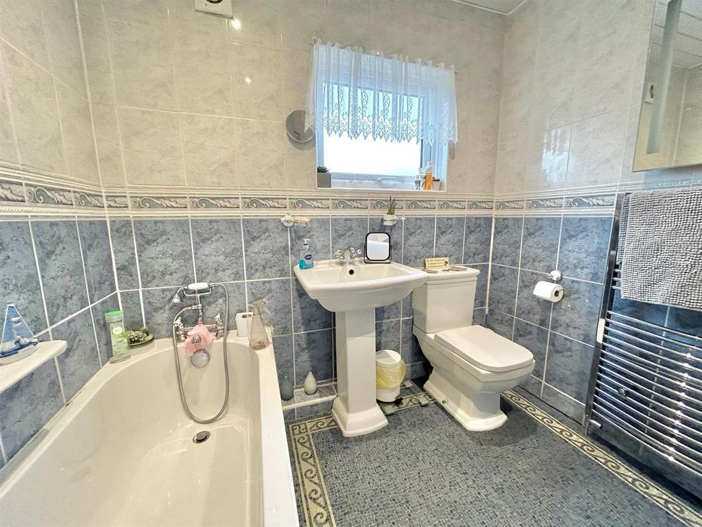 Bathroom2.jpg