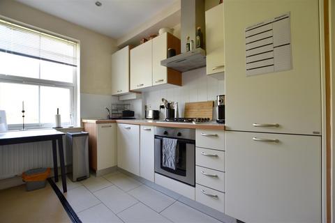 undefined, Nutfield Road, Redhill