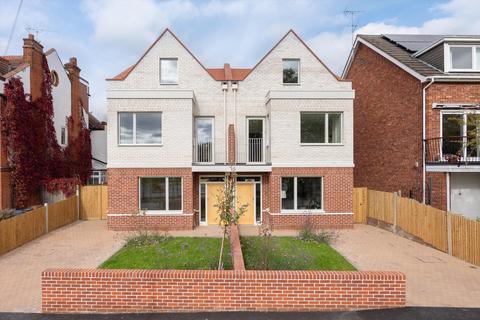 4 bedroom semi-detached house for sale, Melbury Gardens, London, SW20