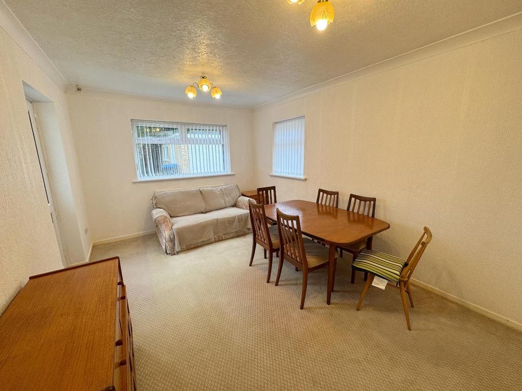 Bedroom 2/ dining room
