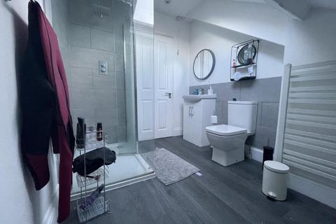 5 bedroom house share to rent, 16 Napier Terrace, Maisonette