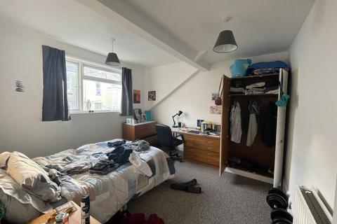5 bedroom house share to rent, 16 Napier Terrace, Maisonette