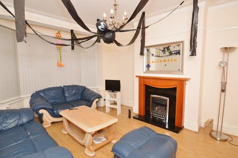 4 bedroom semi-detached house to rent, Elmsmere Road, Manchester M20
