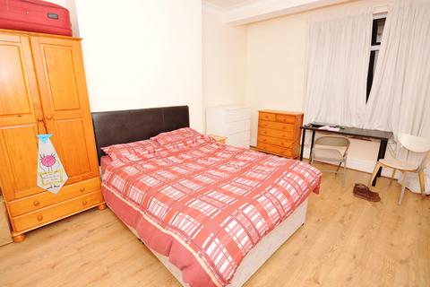 4 bedroom semi-detached house to rent, Elmsmere Road, Manchester M20