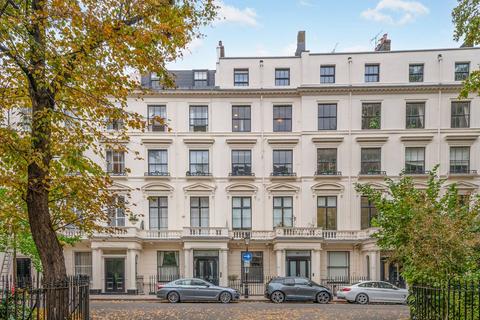 2 bedroom flat for sale, Queen's Gardens, Bayswater, London, W2