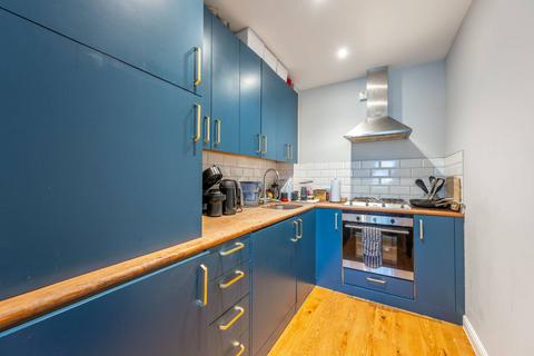 2 bedroom flat for sale, Queen's Gardens, Bayswater, London, W2