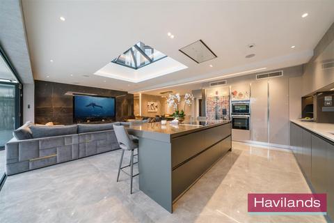 4 bedroom detached house for sale, Broadfields Avenue, London