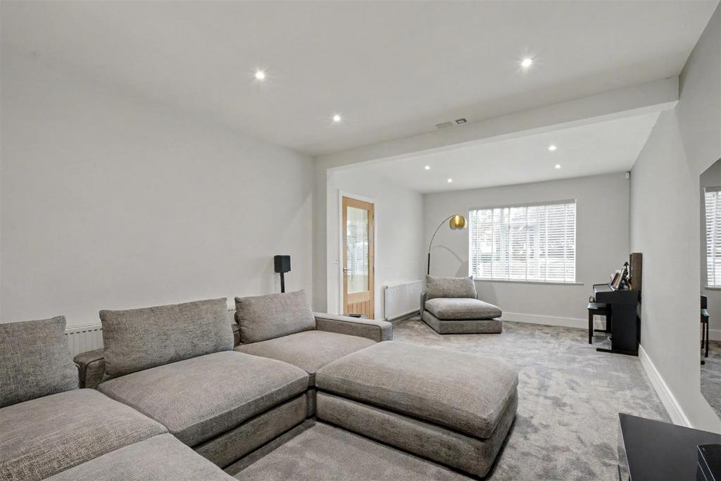 Lounge/Sitting Room