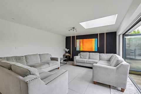 4 bedroom semi-detached house for sale, Spinney Crescent, Toton