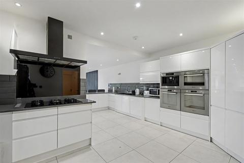 4 bedroom semi-detached house for sale, Spinney Crescent, Toton
