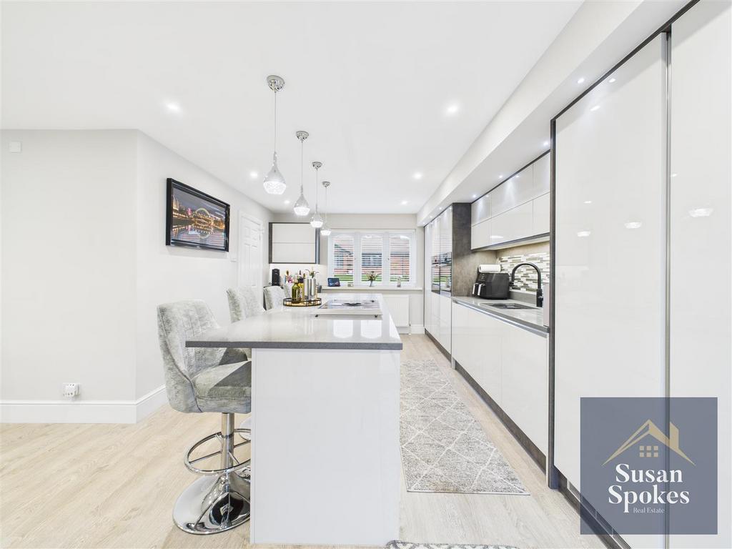 CAM01858 G0-PR0187-STILL019.jpg