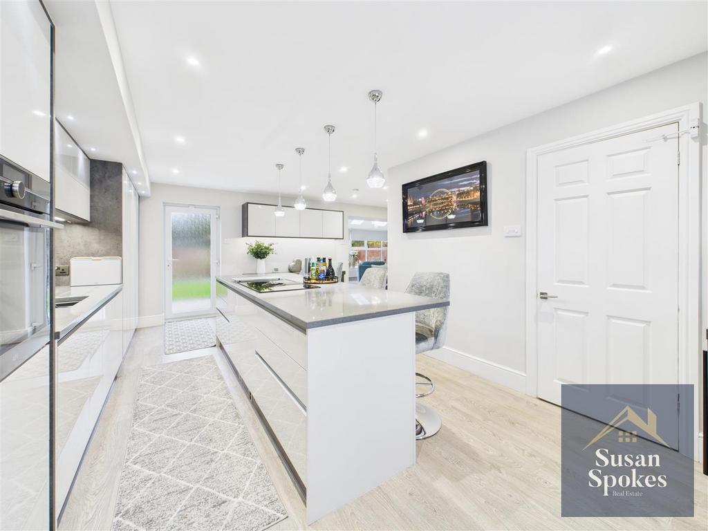 CAM01858 G0-PR0187-STILL022.jpg