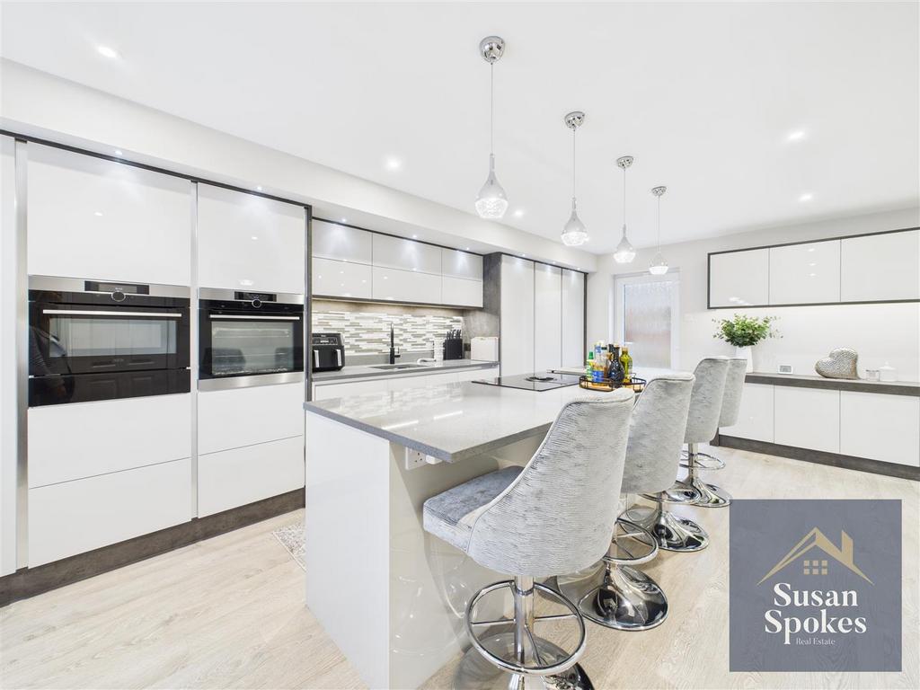 CAM01858 G0-PR0187-STILL023.jpg