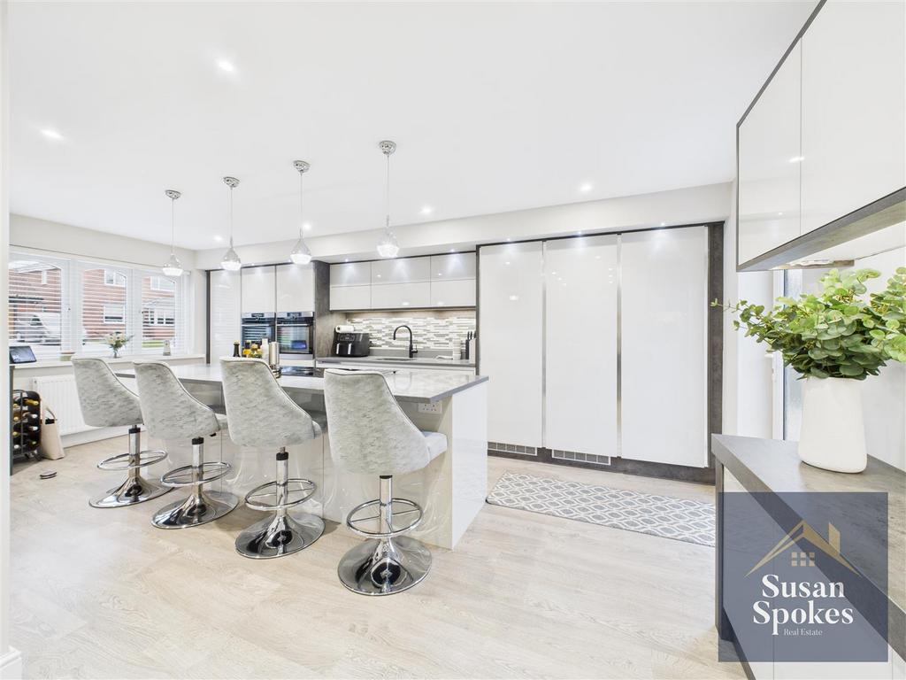 CAM01858 G0-PR0187-STILL017.jpg