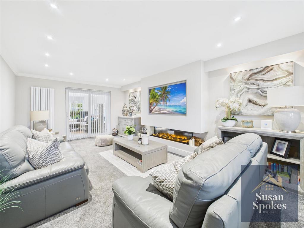 CAM01858 G0-PR0187-STILL005.jpg