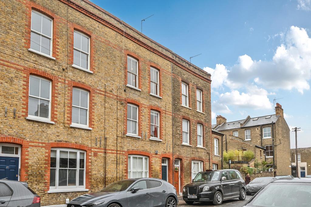 1386803 17 693179...